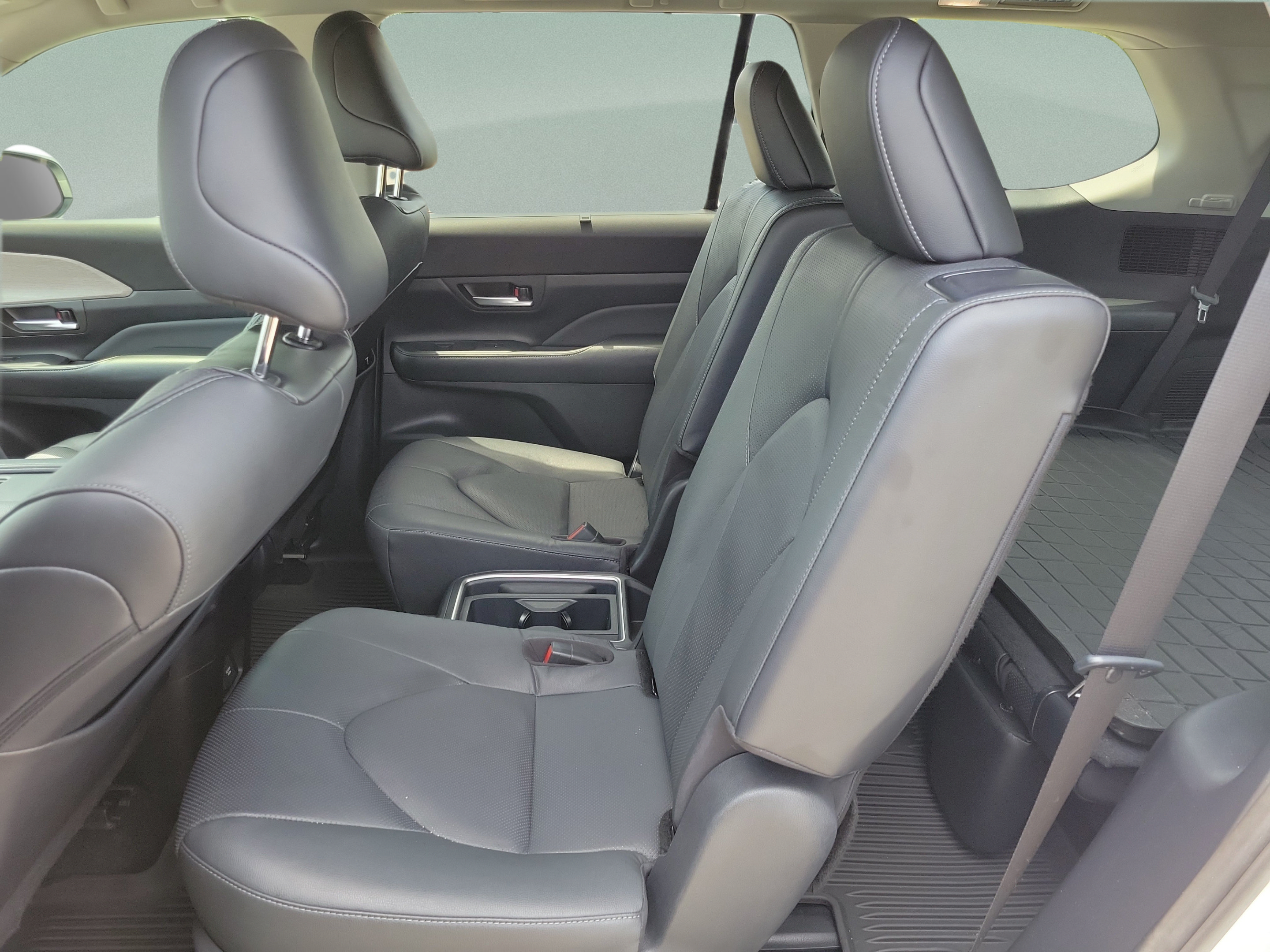 Used 2024 Toyota Grand Highlander AWD image 13