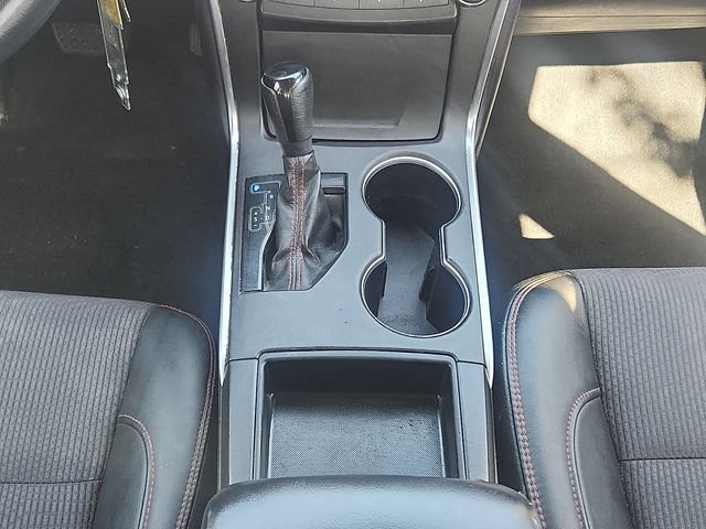 Used 2017 Toyota Camry SE w/ Moonroof Package FWD image 18