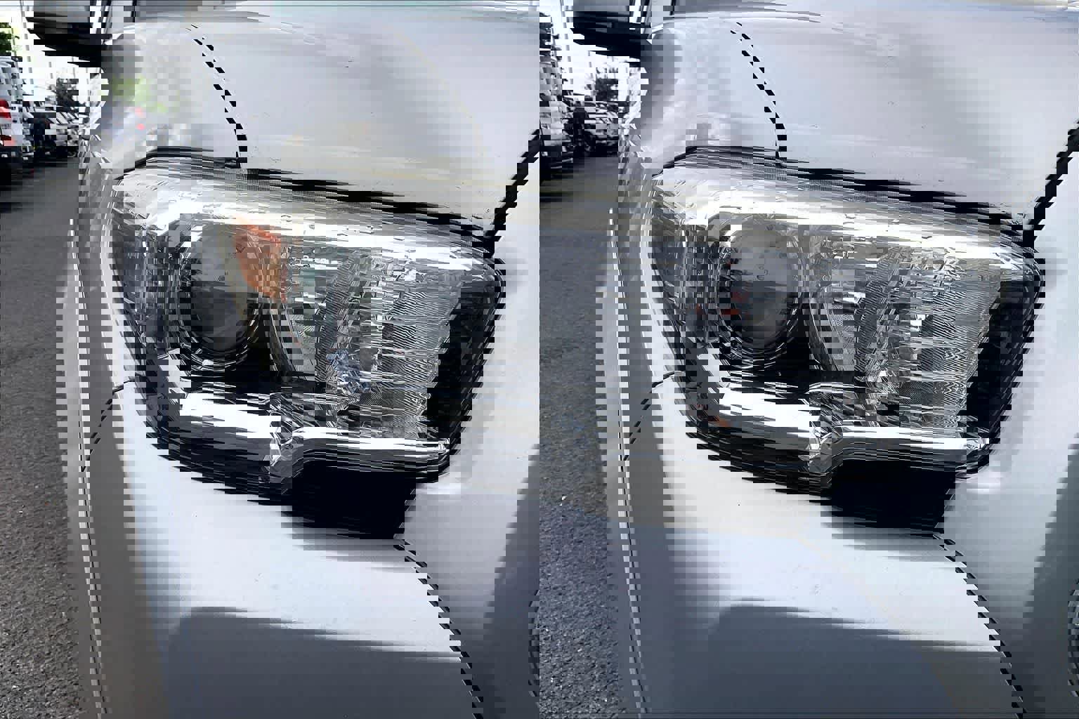 Used 2017 Toyota Tacoma SR5 RWD image 31