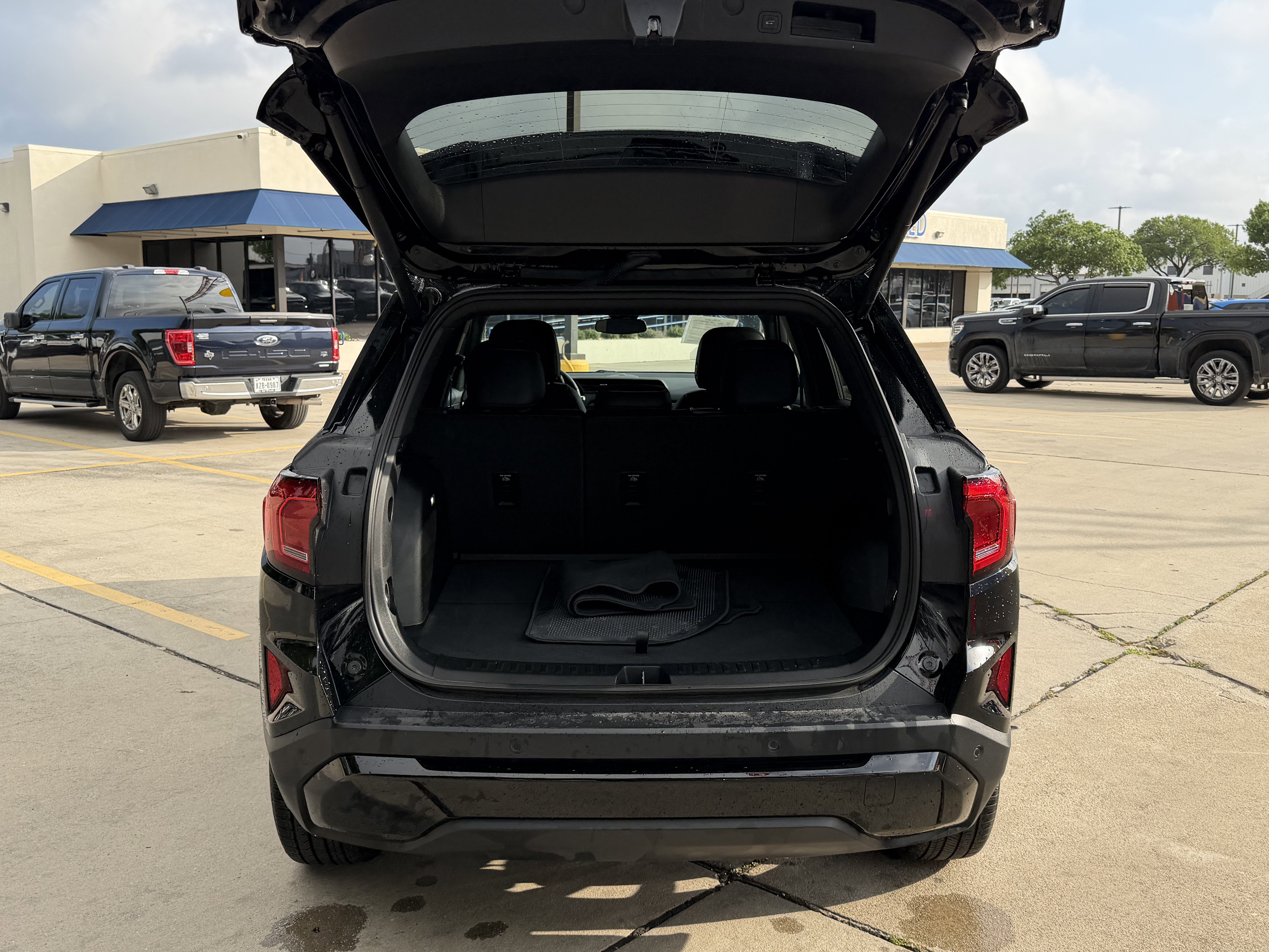 Used 2026 GMC Terrain Elevation w/ Elevation Premium Package FWD image 10