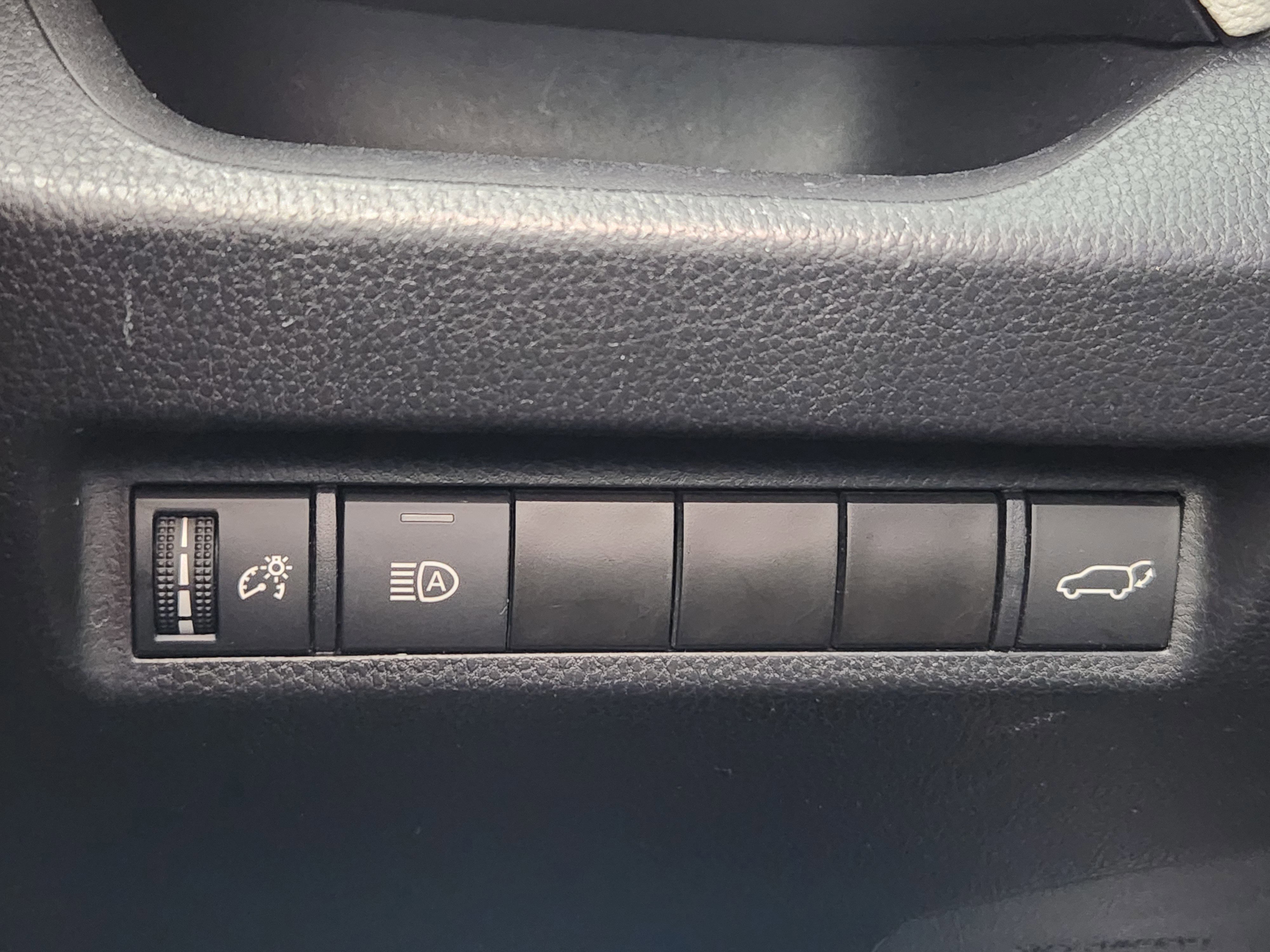 Used 2022 Toyota RAV4 XLE image 27