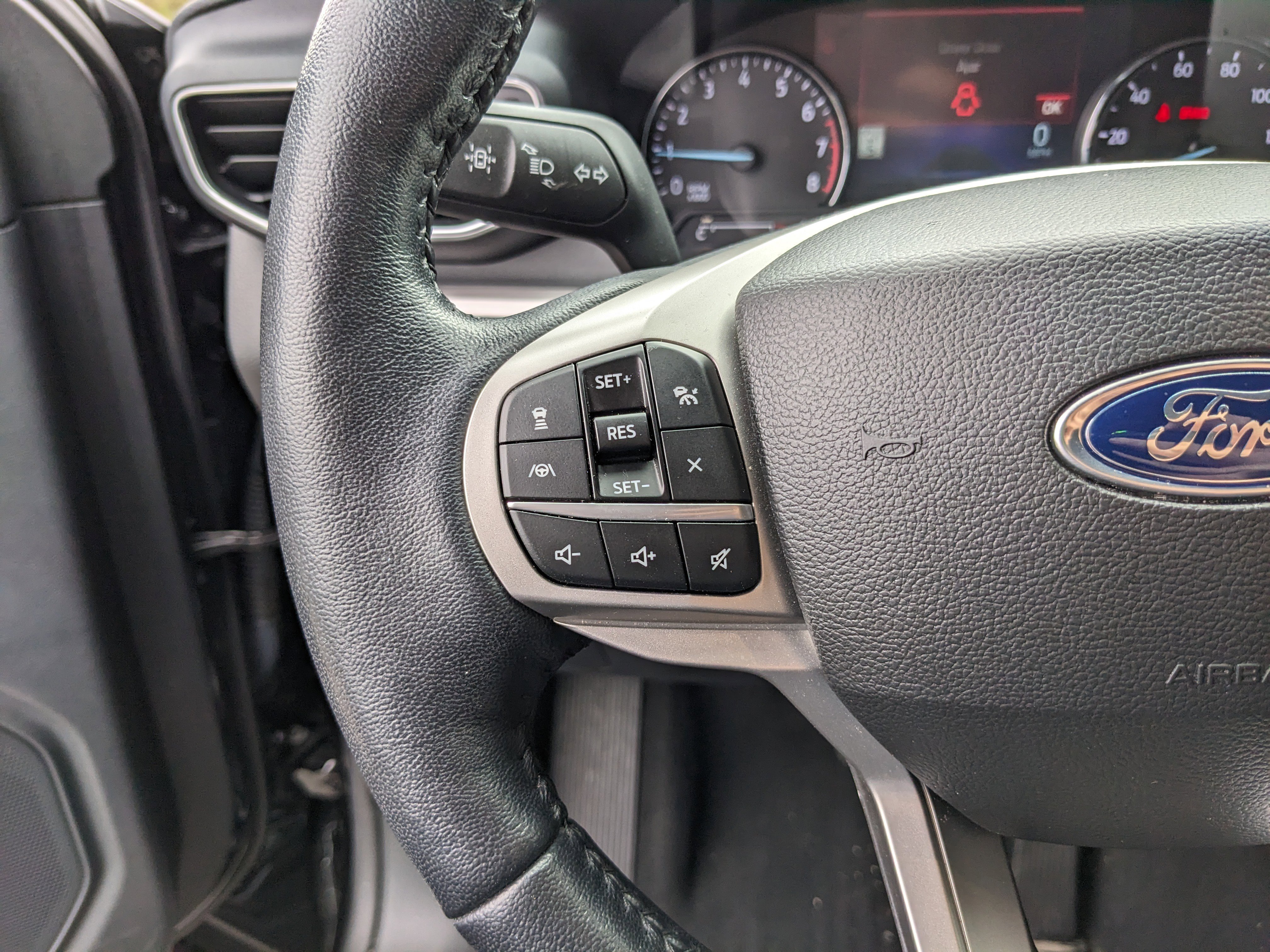 Certified 2022 Ford Explorer XLT w/ Equipment Group 202A image 27