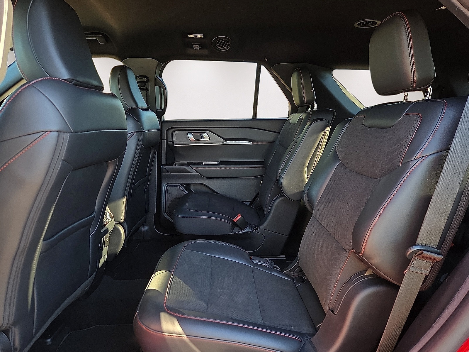 Certified 2025 Ford Explorer ST AWD/4WD image 11