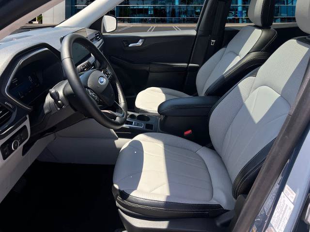 Certified 2025 Ford Escape SE w/ PHEV Premium Package FWD image 10