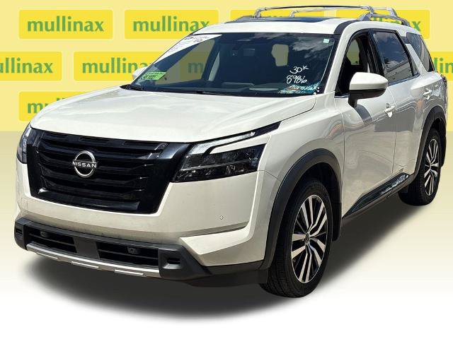 Used 2024 Nissan Pathfinder Platinum w/ Black Appearance Package FWD image 14