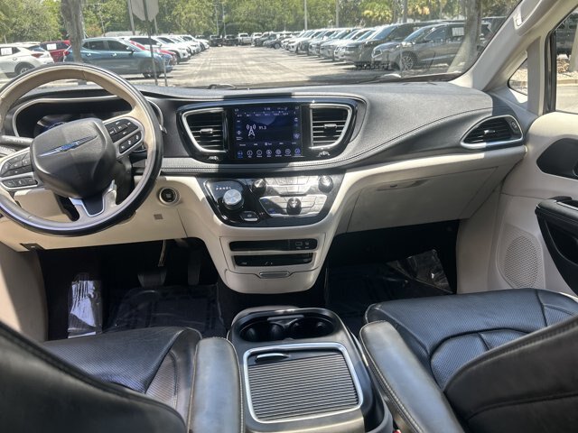 Used 2020 Chrysler Pacifica Limited w/ Advanced Safetytec Group FWD image 25