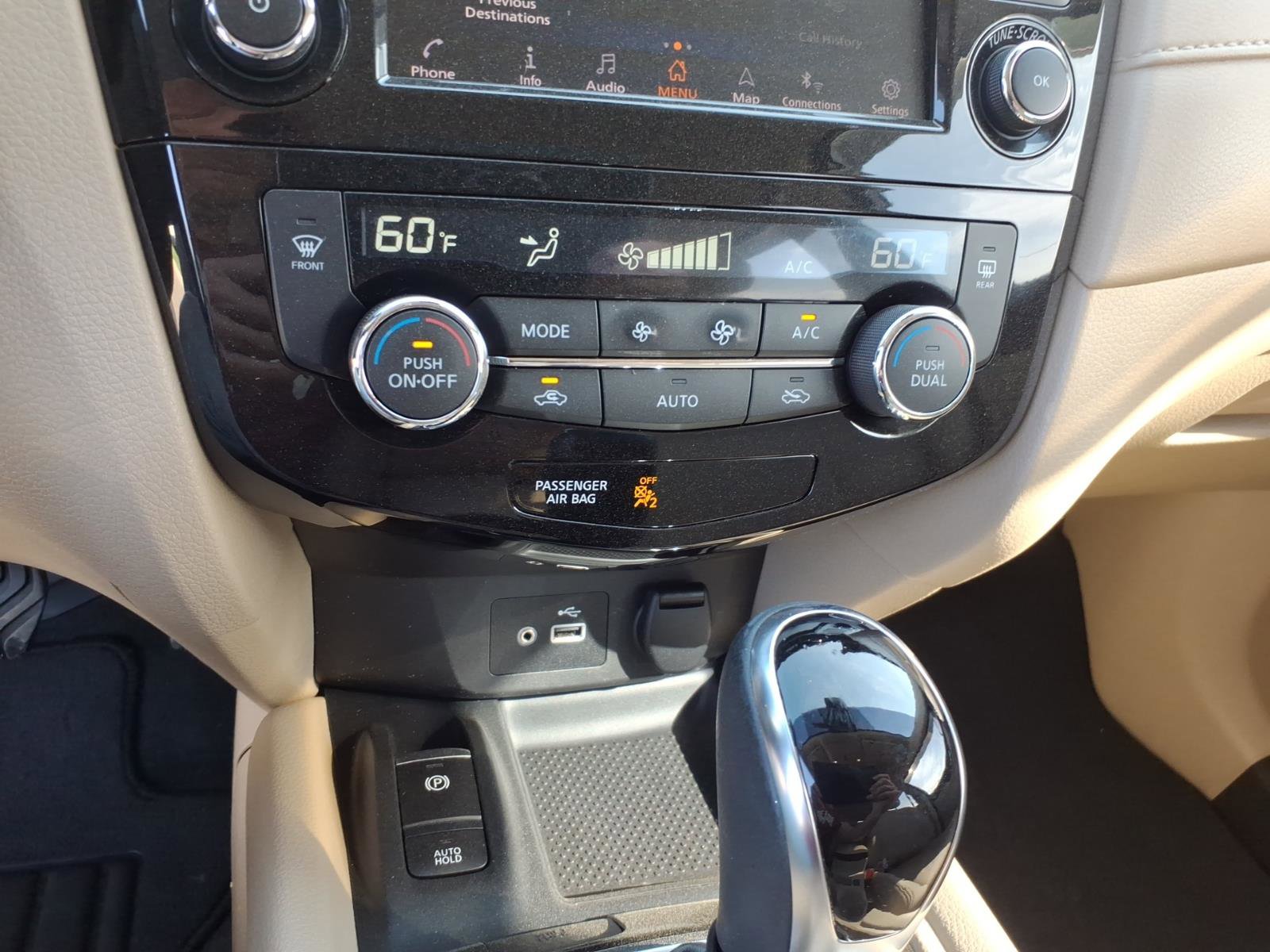 Used 2020 Nissan Rogue SV w/ Sun & Sound Touring Package FWD image 20
