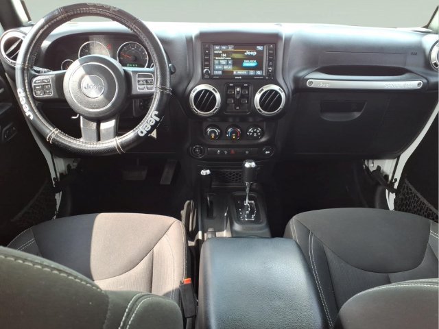 Used 2017 Jeep Wrangler Unlimited Sahara AWD/4WD image 15