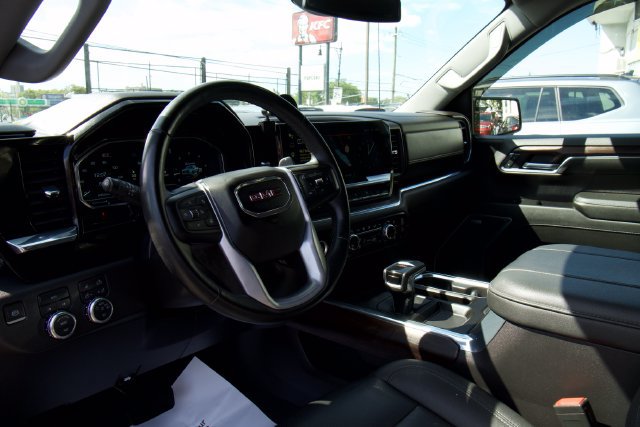 Used 2024 GMC Sierra 1500 SLT w/ SLT Convenience Package AWD/4WD image 17