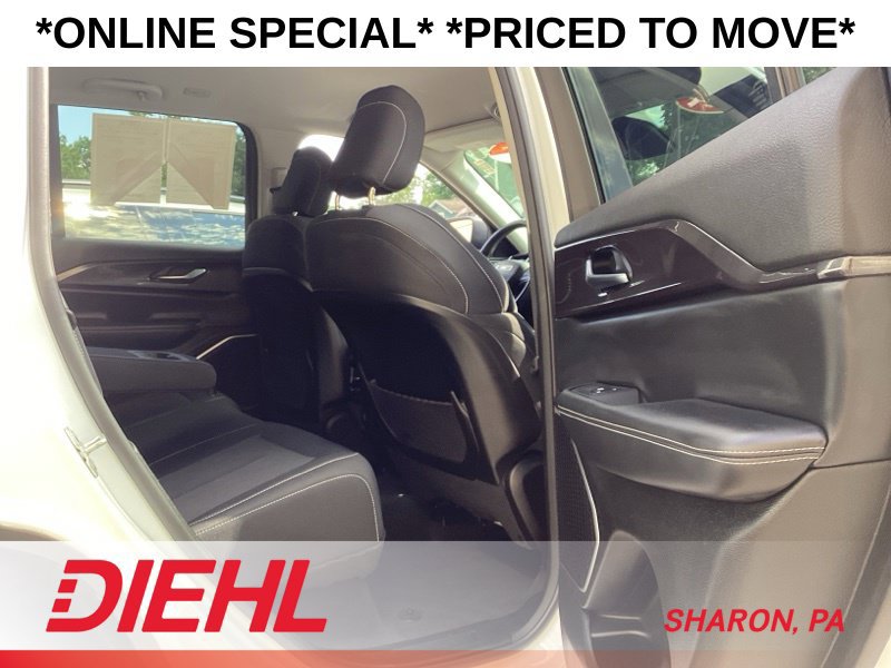 Used 2022 Jeep Grand Cherokee Laredo w/ Luxury Tech Group I AWD/4WD image 12