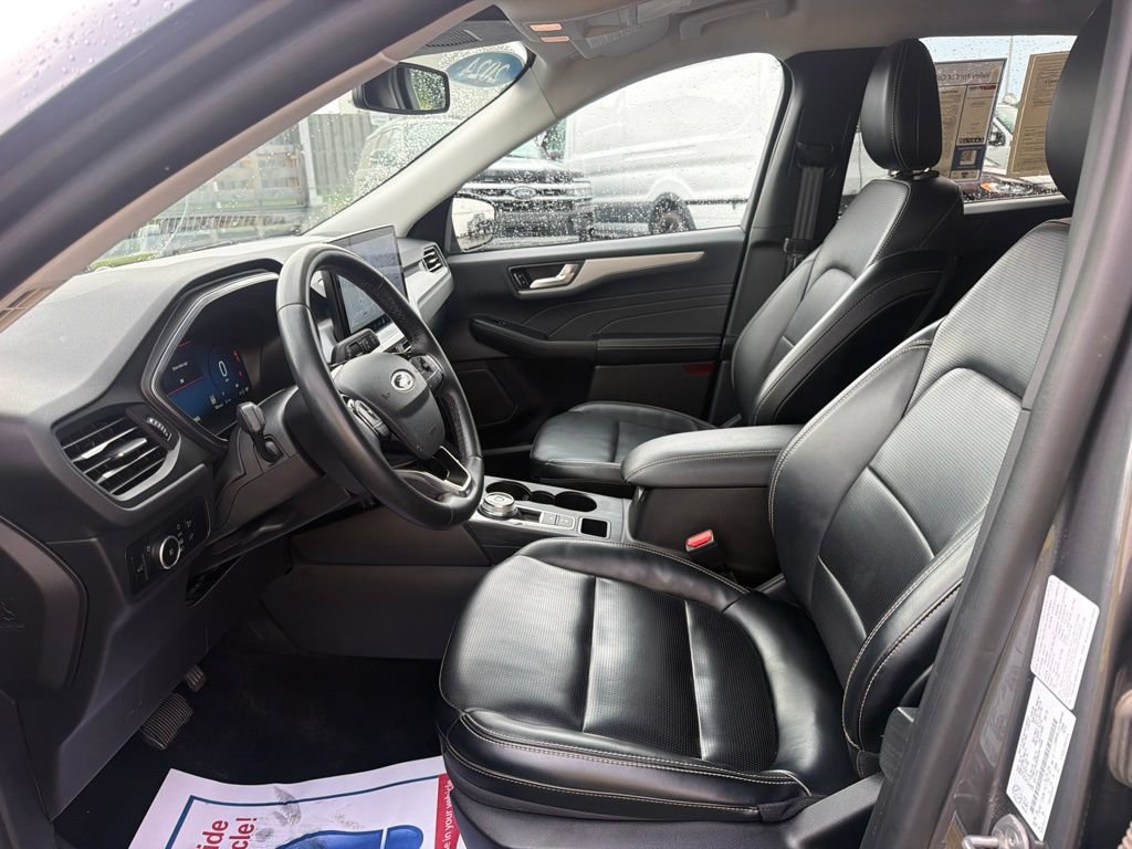Certified 2024 Ford Escape Platinum AWD/4WD image 26