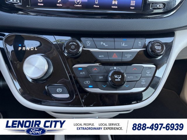 Used 2024 Chrysler Pacifica Touring-L FWD image 26