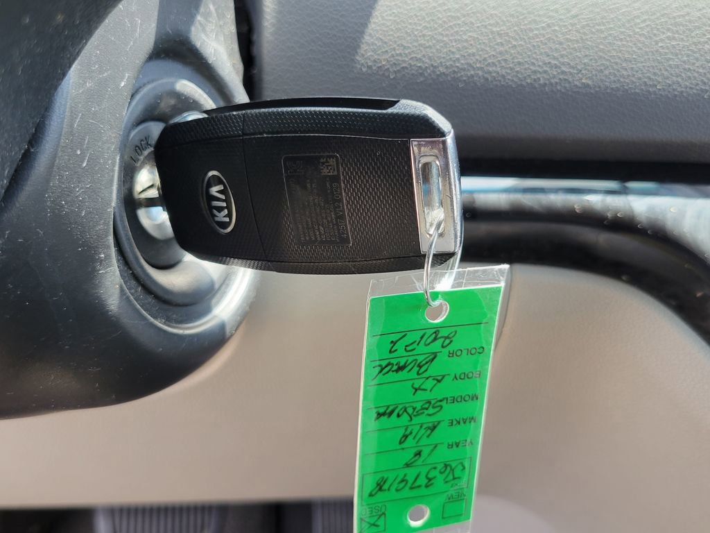 Used 2018 Kia Sedona LX FWD image 27