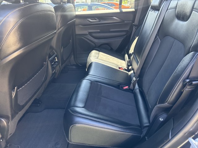 Used 2025 Jeep Grand Cherokee Altitude RWD image 19