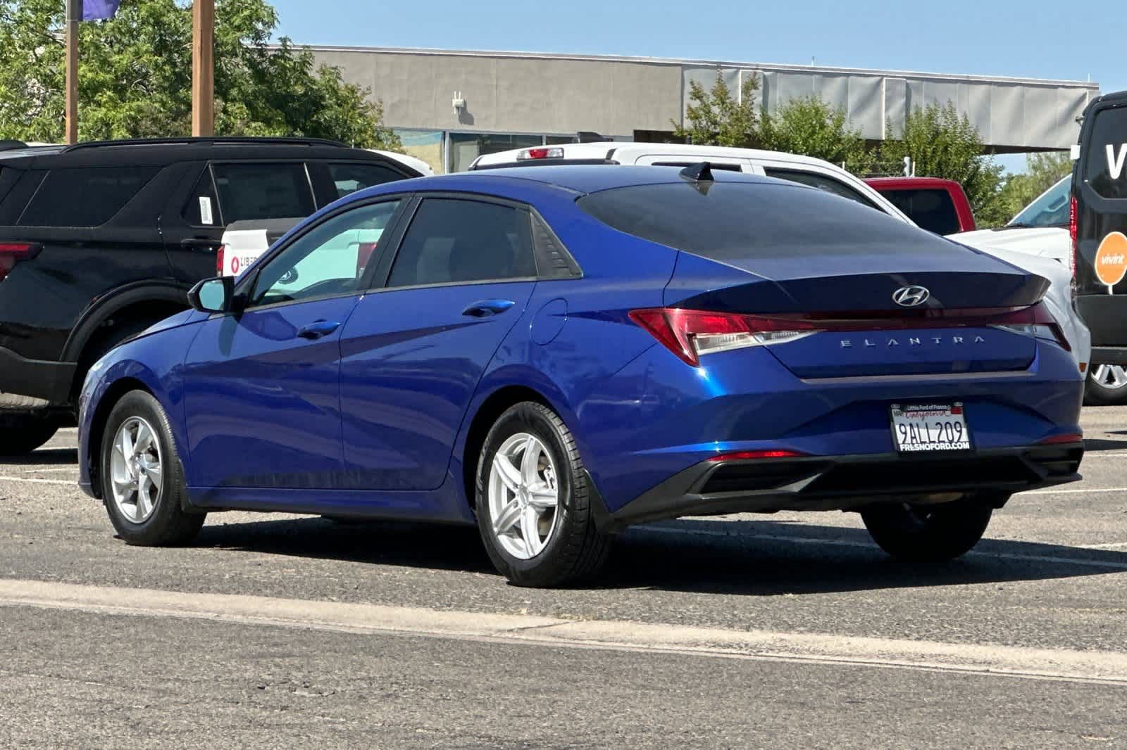 Used 2022 Hyundai Elantra SE FWD image 6