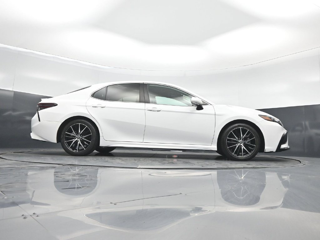 Used 2023 Toyota Camry SE w/ Cold Weather Package FWD image 42
