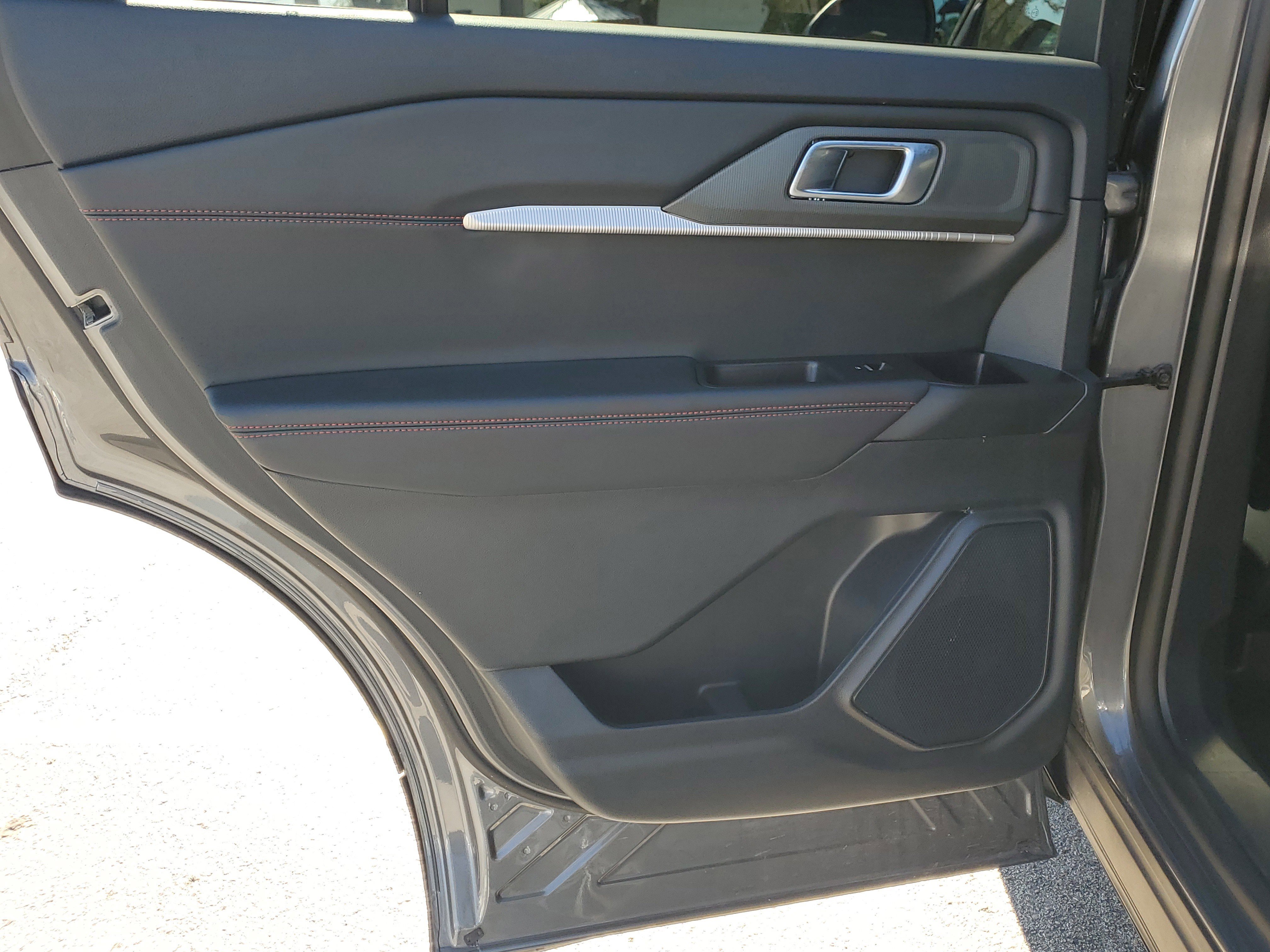 Certified 2025 Ford Explorer ST-Line image 12