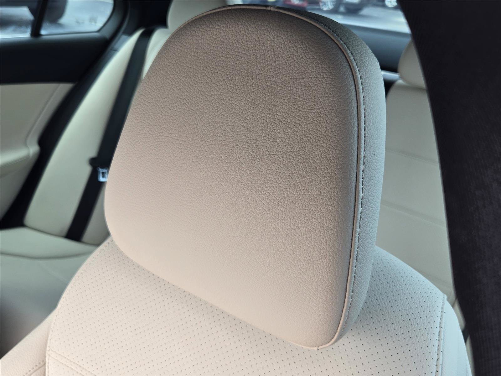 Used 2025 Mercedes-Benz C 300 Sedan image 23