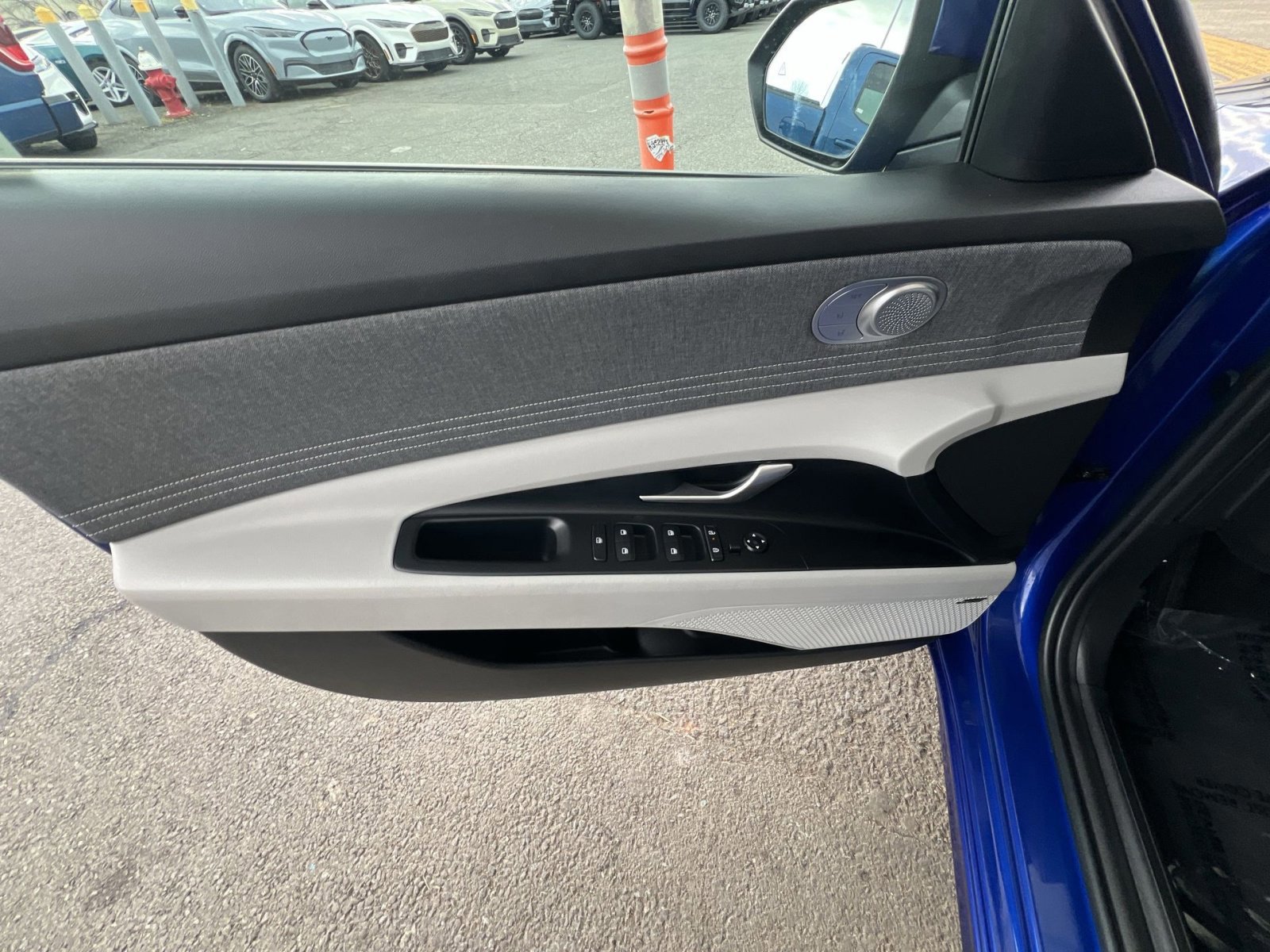 Used 2025 Hyundai Elantra Limited image 15