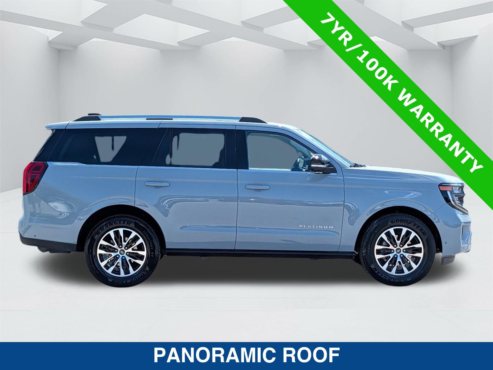 Certified 2025 Ford Expedition Platinum AWD/4WD image 4