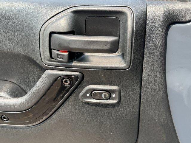 Used 2017 Jeep Wrangler Unlimited Sahara AWD/4WD image 34