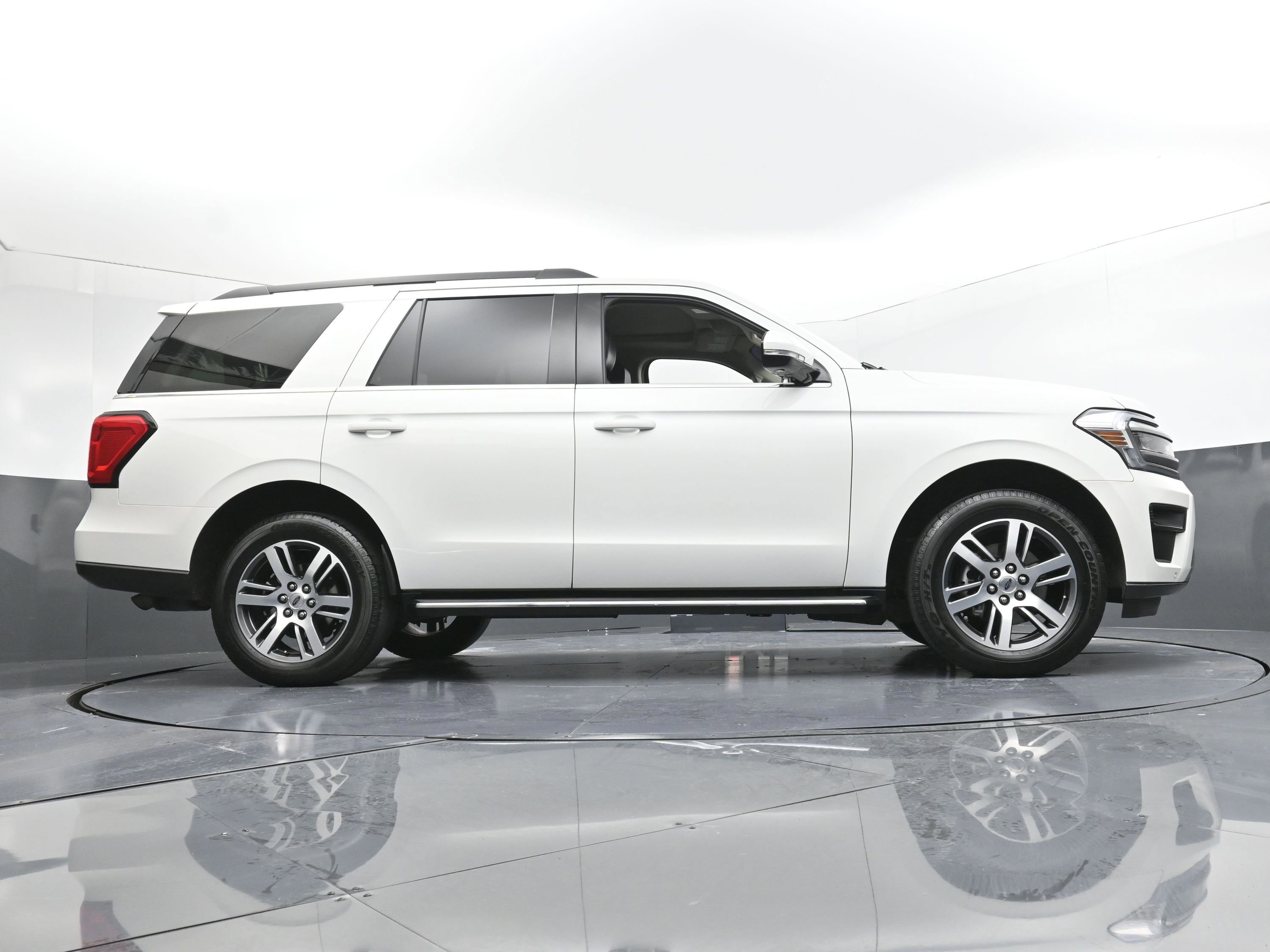 Certified 2022 Ford Expedition XLT image 18