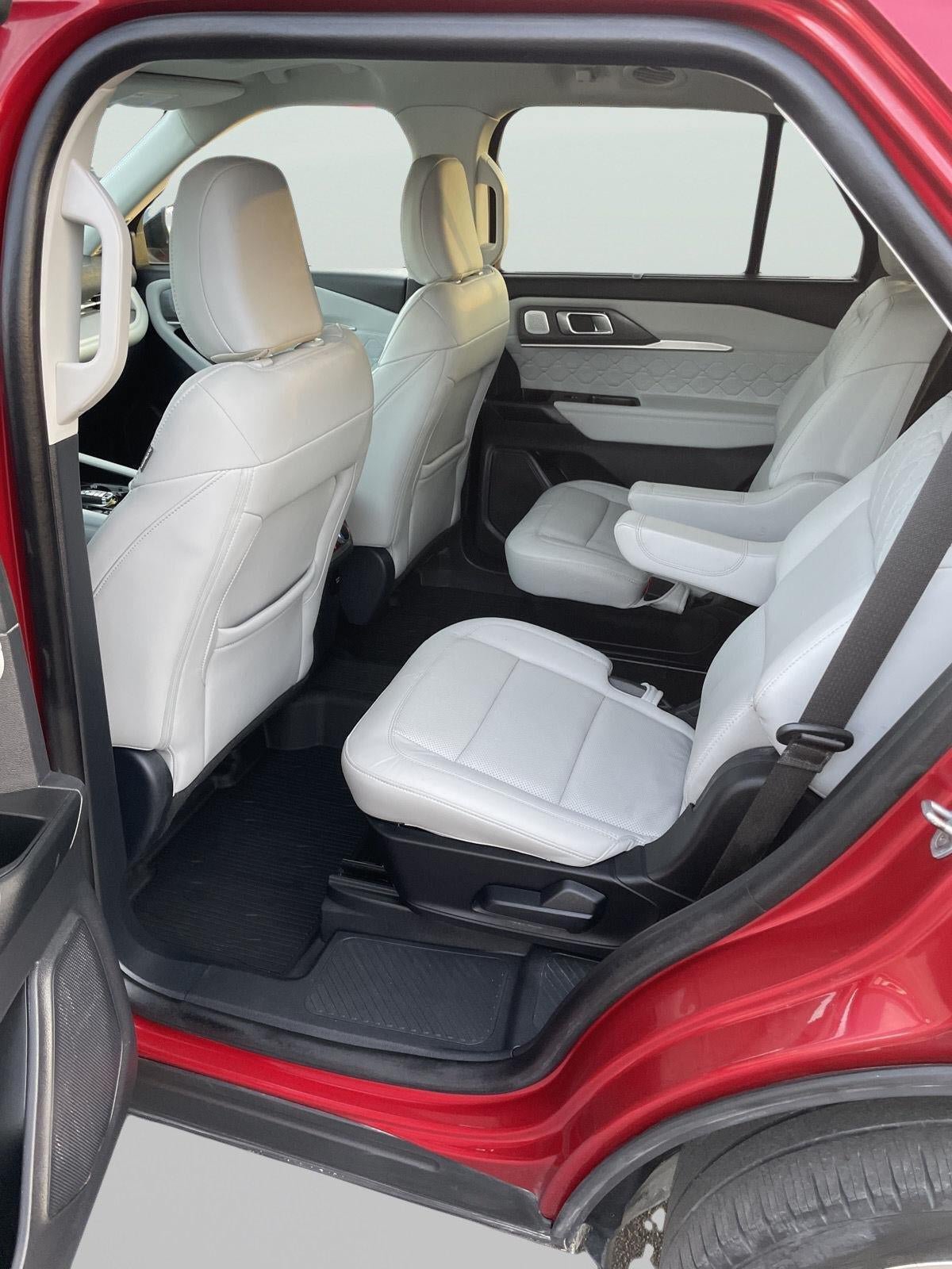 Certified 2025 Ford Explorer Platinum w/ Ultimate Package AWD/4WD image 16