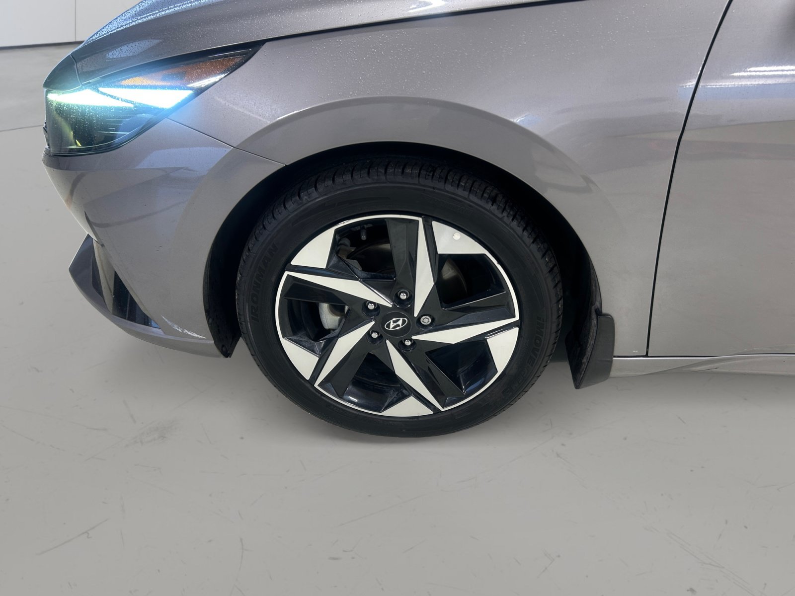 Used 2022 Hyundai Elantra SEL w/ Convenience + Premium Package FWD image 8