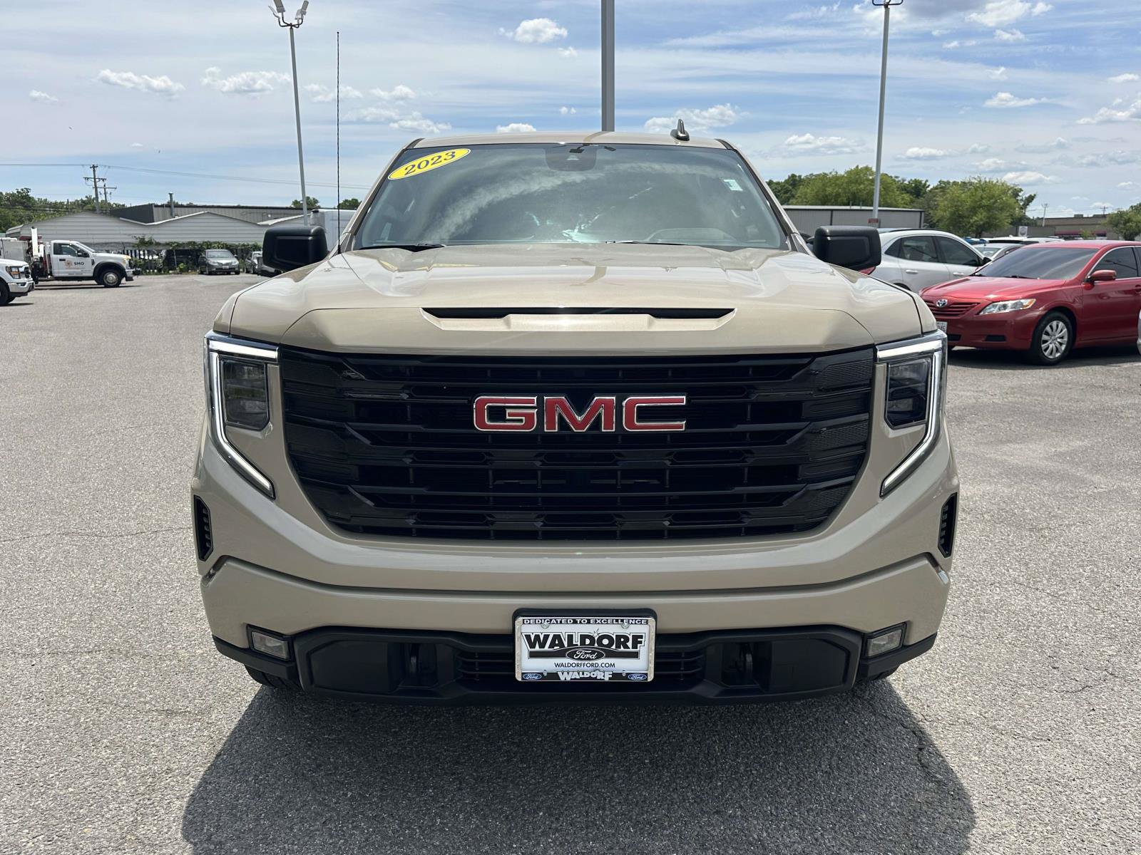 Used 2023 GMC Sierra 1500 Elevation AWD/4WD image 2