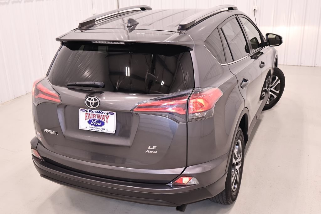 Used 2018 Toyota RAV4 LE w/ Carpet Mat Package AWD/4WD image 32