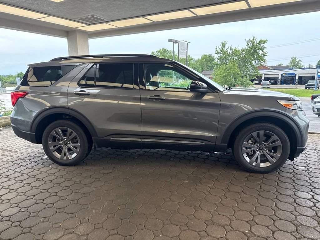 Certified 2024 Ford Explorer XLT w/ Equipment Group 202A AWD/4WD image 5