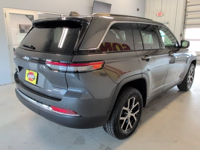 Used 2024 Jeep Grand Cherokee Limited AWD/4WD image 5