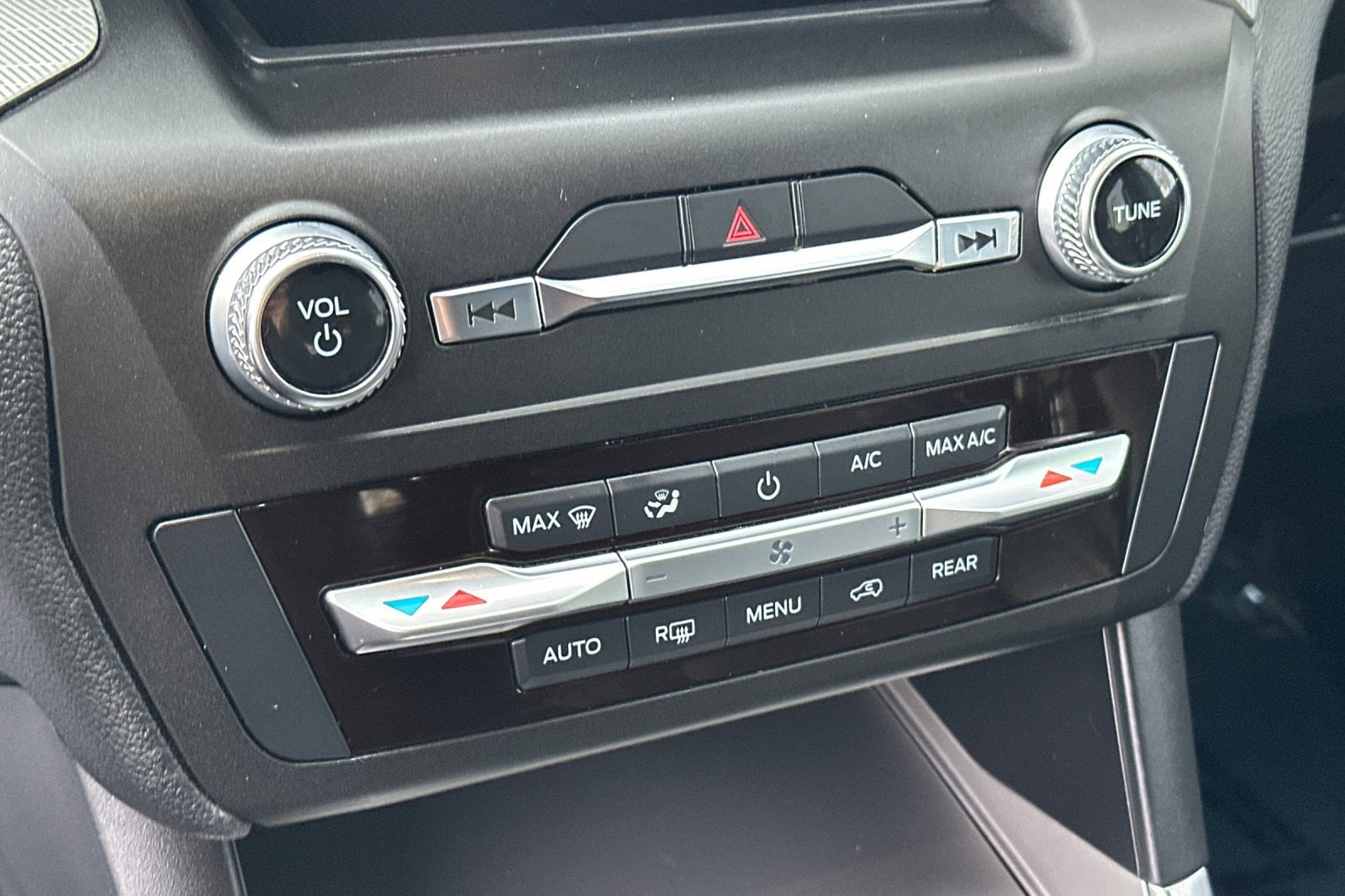 Certified 2020 Ford Explorer XLT w/ Equipment Group 202A image 21