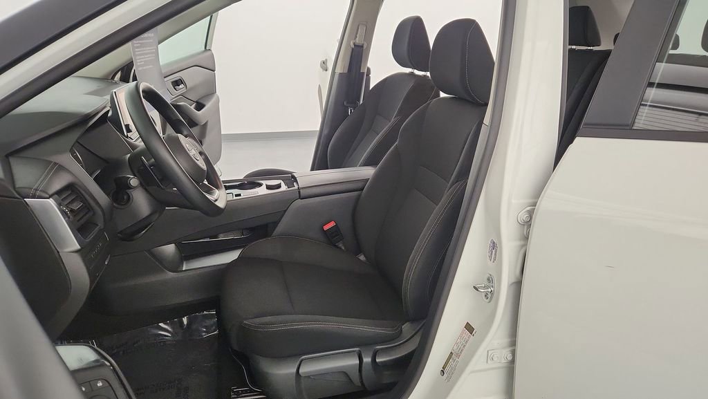 Used 2024 Nissan Rogue S AWD/4WD image 14