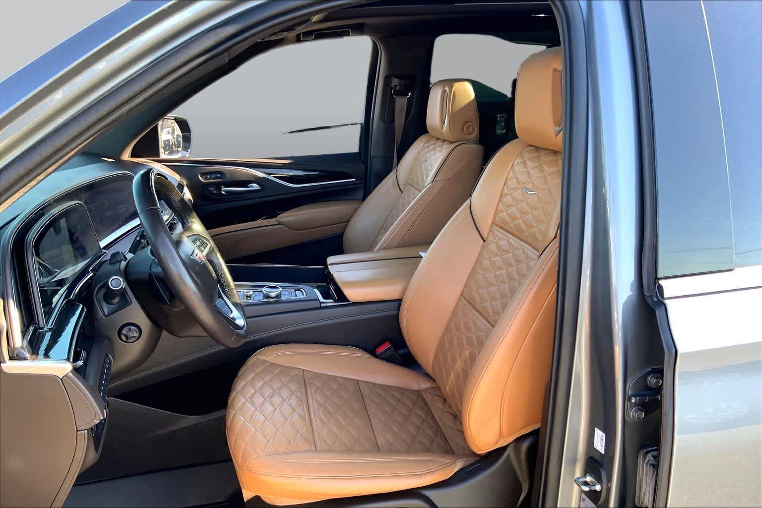 Used 2021 Cadillac Escalade Premium Luxury w/ Driver Assist Tech Package AWD/4WD image 9