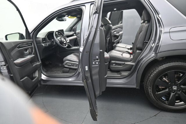 Used 2025 Honda Pilot Black Edition image 21