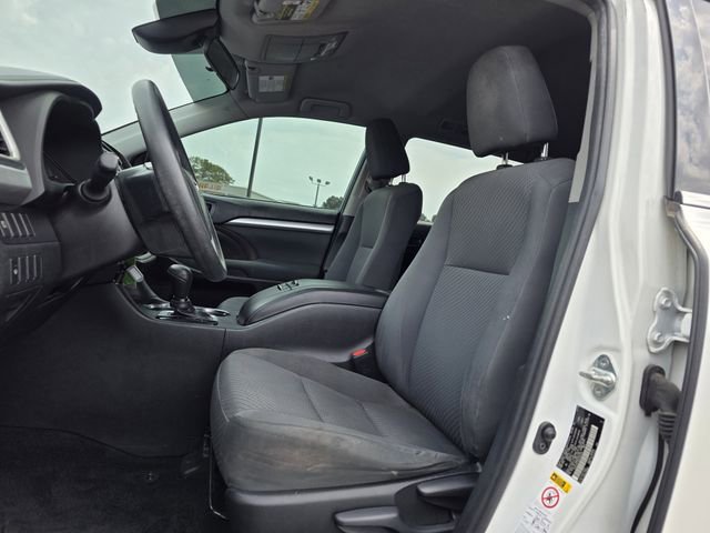 Used 2019 Toyota Highlander LE FWD image 12