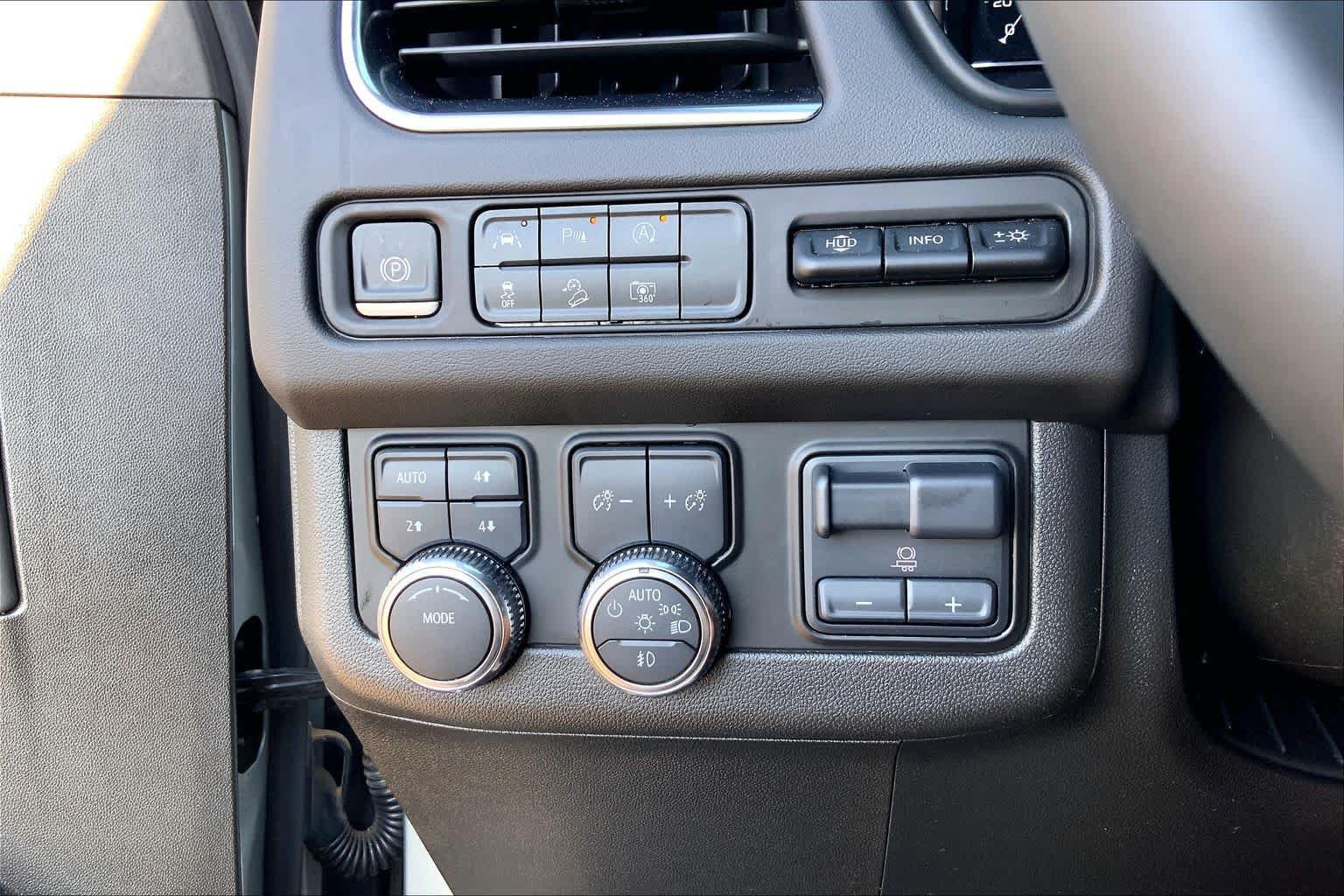 Used 2024 GMC Yukon AT4 w/ Technology Package AWD/4WD image 36