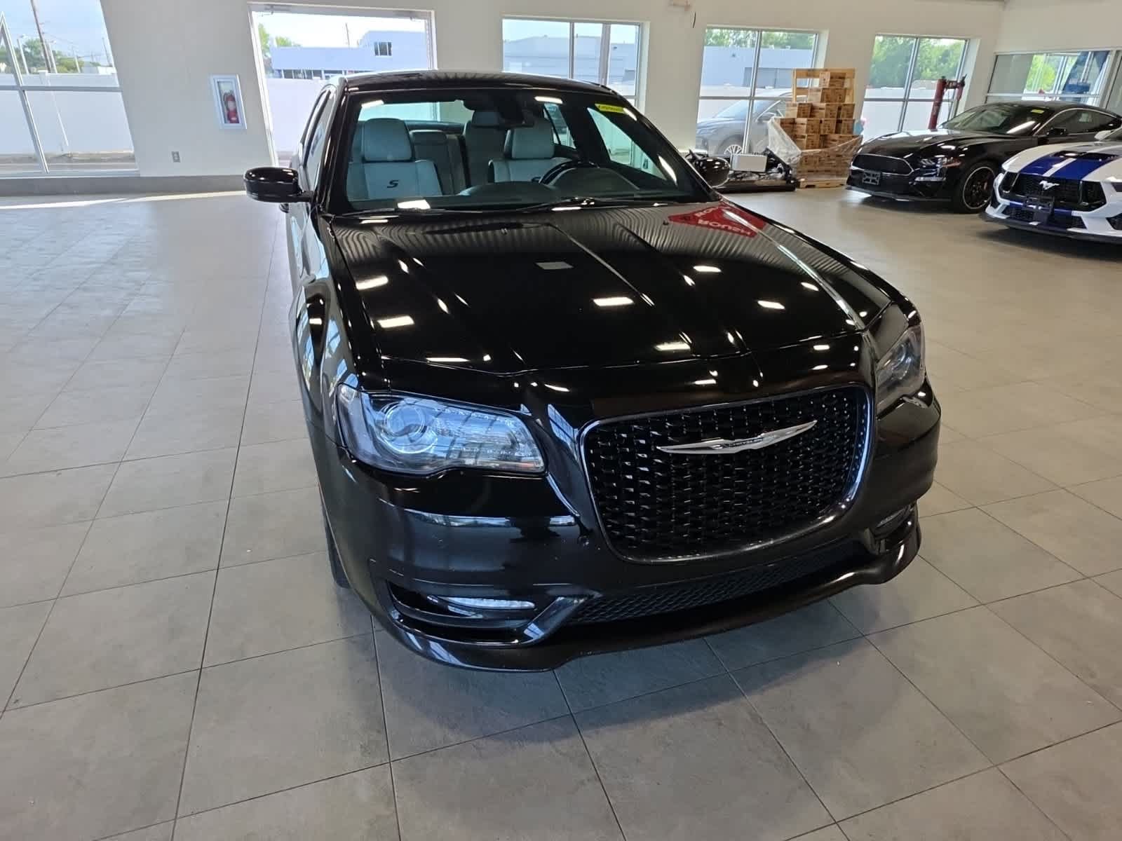 Used 2019 Chrysler 300 S w/ 300S Premium Group 2 AWD/4WD image 3