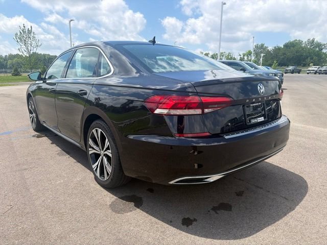 Used 2022 Volkswagen Passat 2.0T SE FWD image 10