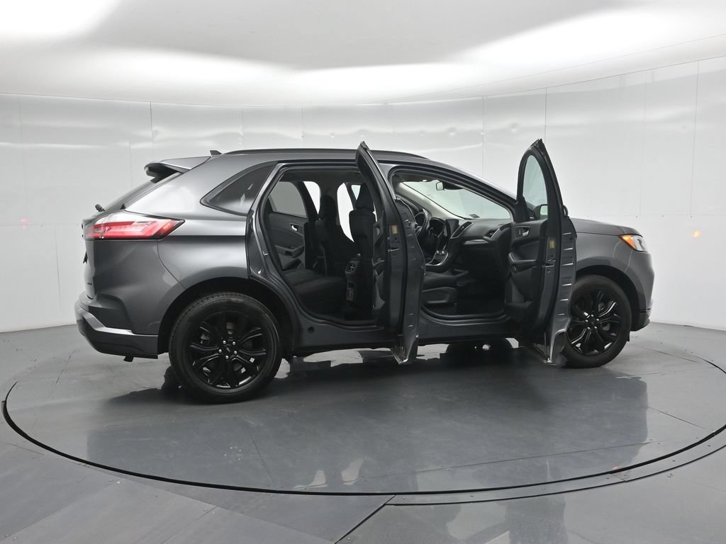 Certified 2023 Ford Edge SE w/ Black Appearance Package AWD/4WD image 5