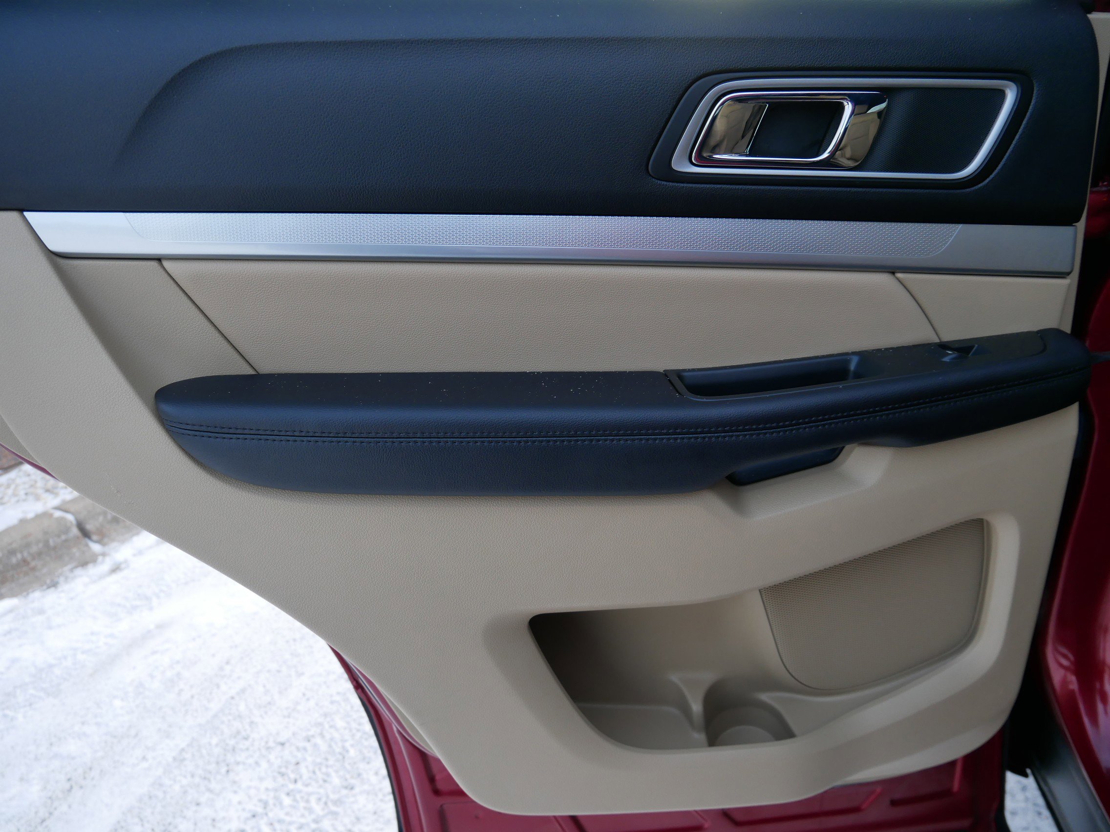 Certified 2017 Ford Explorer XLT w/ Equipment Group 202A image 14