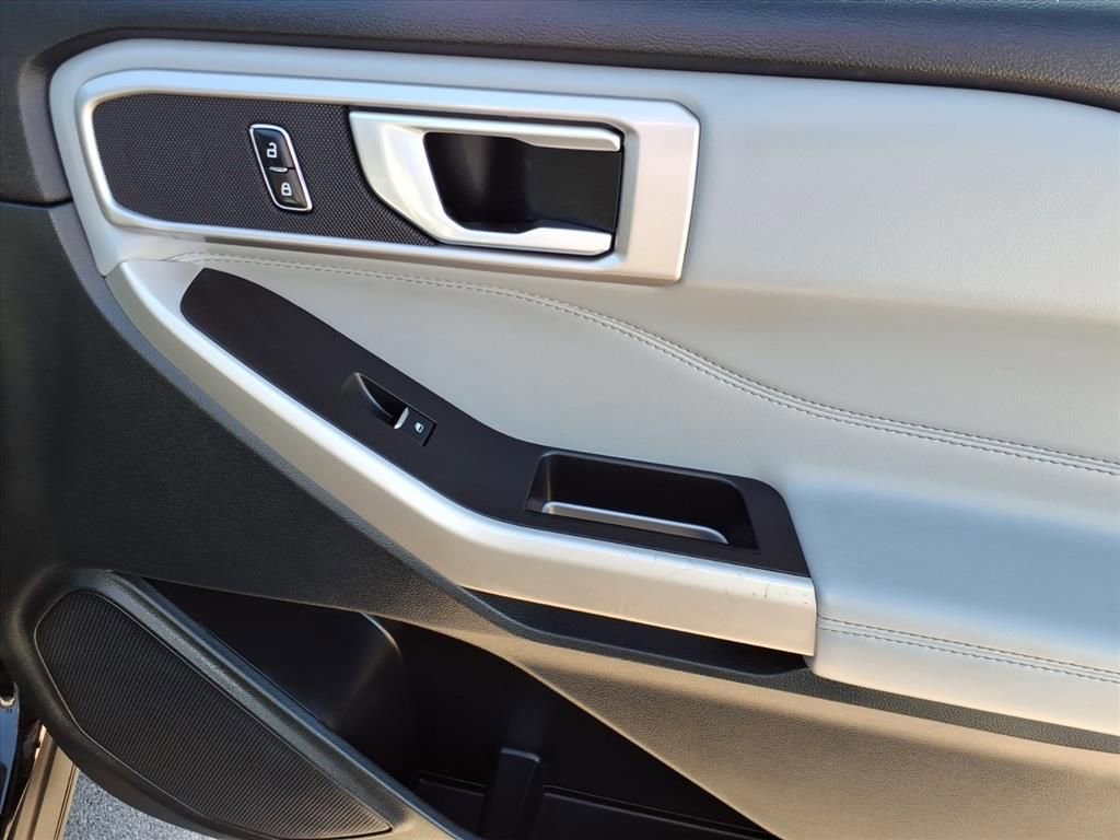 Certified 2024 Ford Explorer XLT w/ Equipment Group 202A image 9