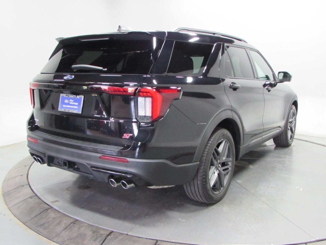 Certified 2025 Ford Explorer ST AWD/4WD image 7