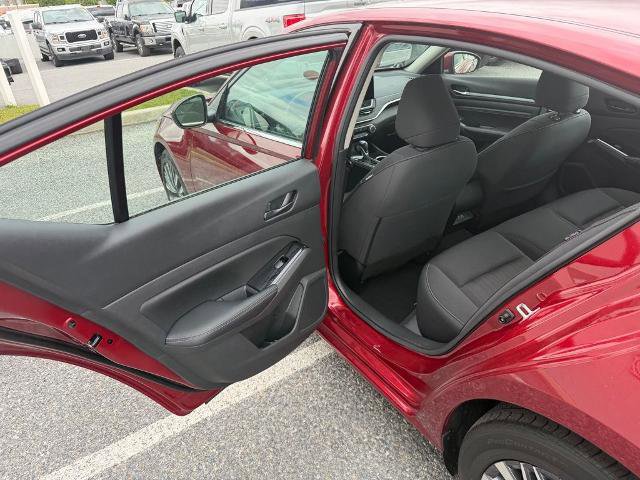 Used 2023 Nissan Altima 2.5 SV w/ SV Premium Package FWD image 13