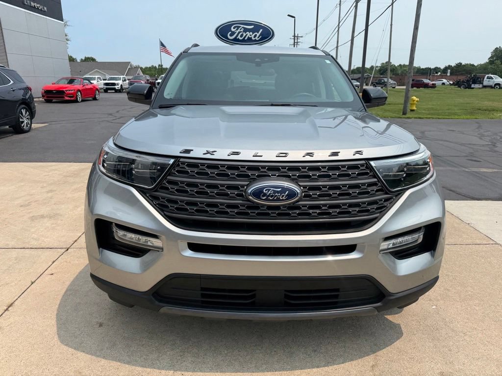 Certified 2024 Ford Explorer XLT w/ Equipment Group 202A AWD/4WD image 4