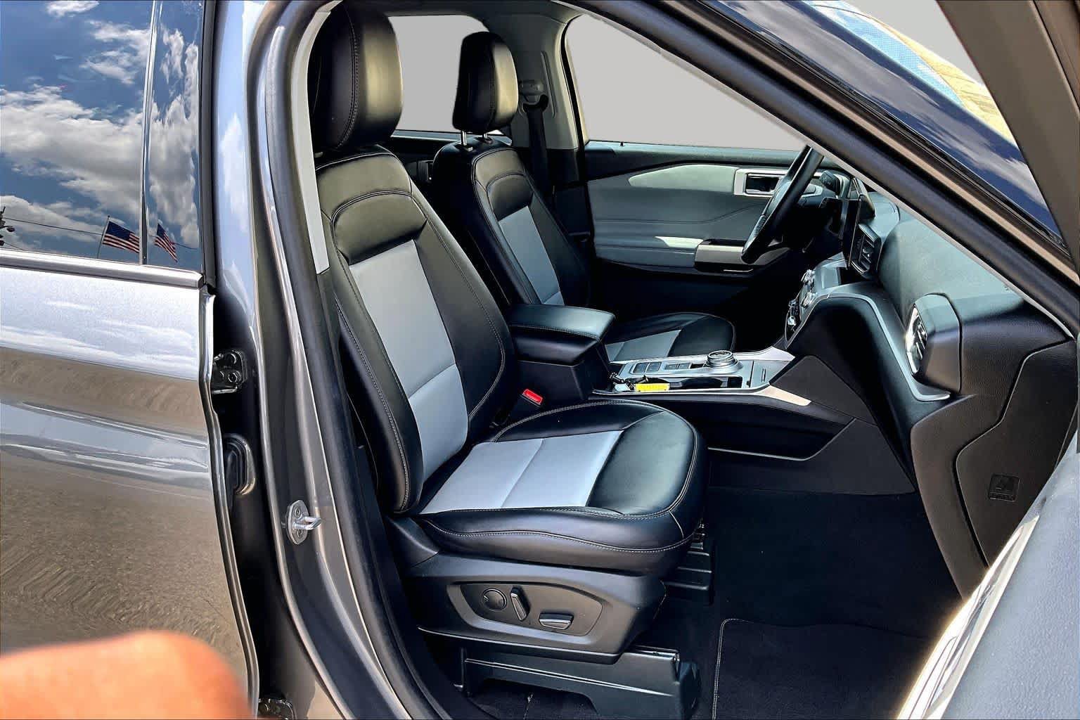 Certified 2023 Ford Explorer XLT w/ Equipment Group 202A RWD image 9