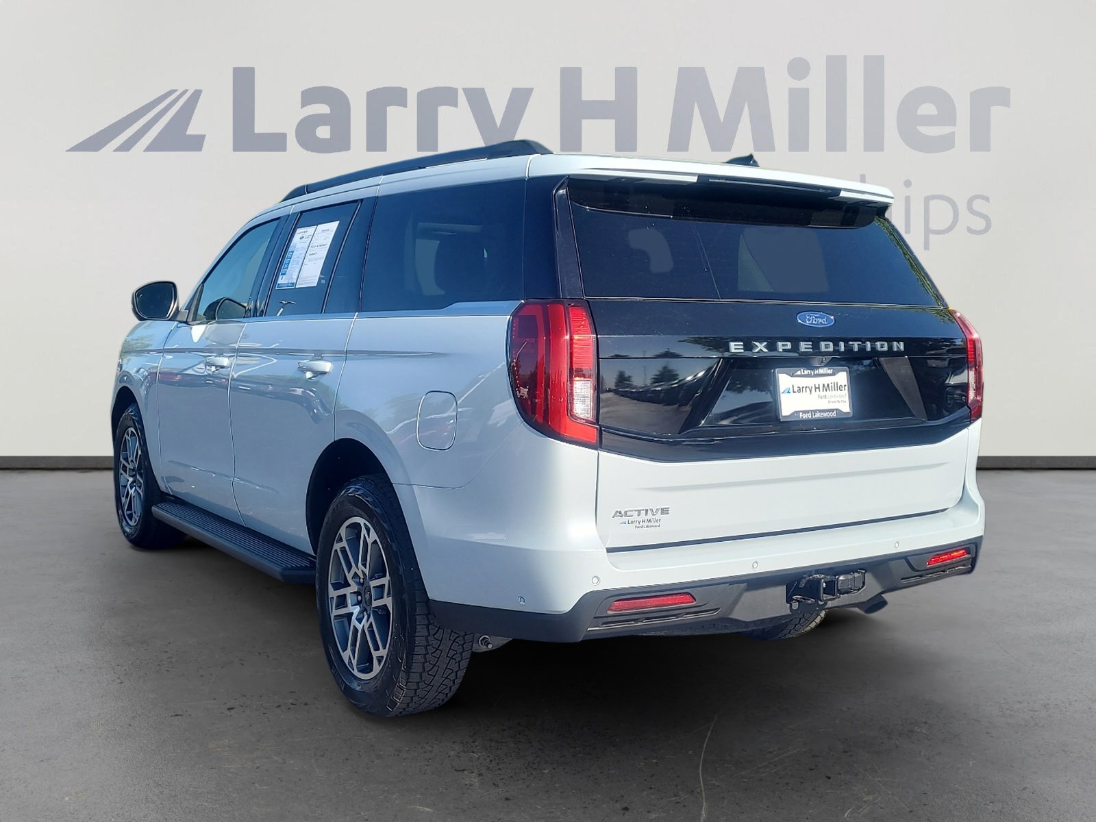 Certified 2025 Ford Expedition Active AWD/4WD image 3