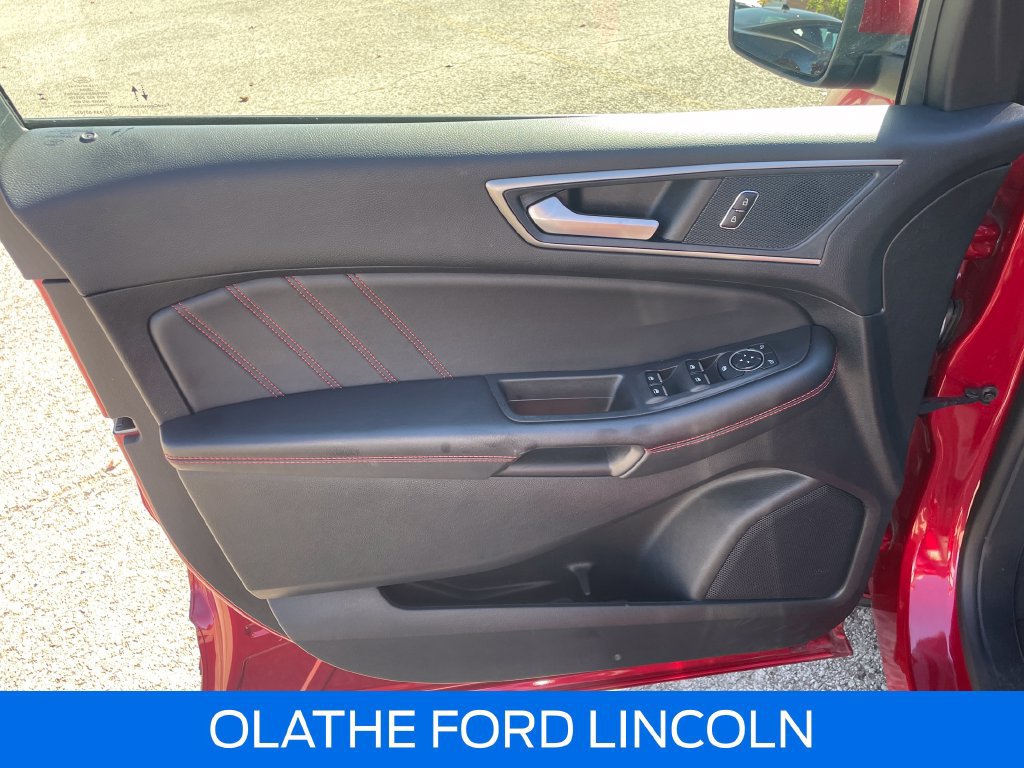 Certified 2024 Ford Edge ST-Line AWD/4WD image 13
