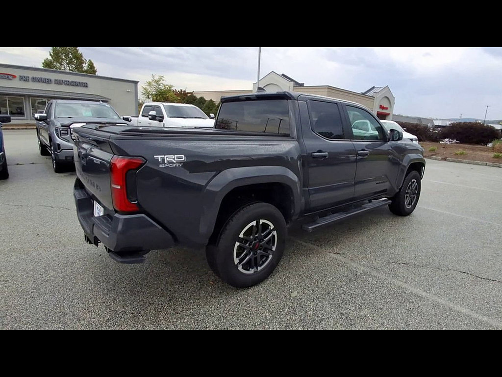 Used 2025 Toyota Tacoma TRD Sport AWD/4WD image 8
